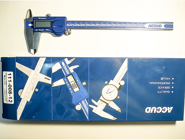 Штангенциркуль цифровой (0-200мм) 111-008-12
