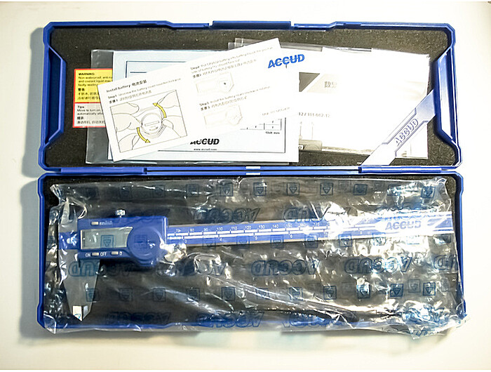 Штангенциркуль цифровой (0-200мм) 111-008-12