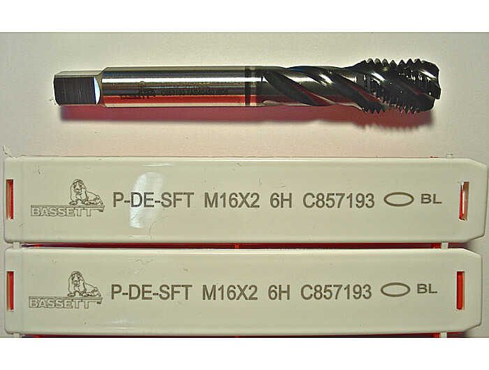 Метчик спиральный SFT M16*2 C857193 DIN376 Одно кольцо черное