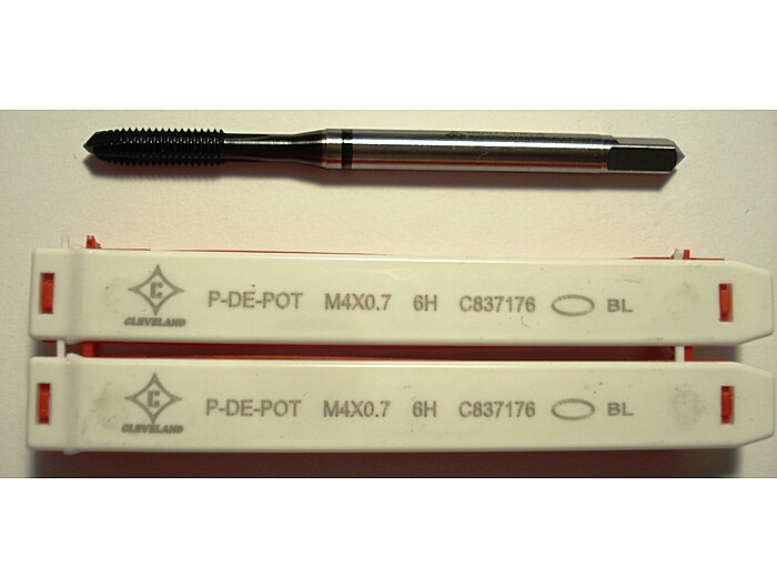 Метчик прямой SPT M4*0.7 C837176 DIN371 Одно кольцо черное